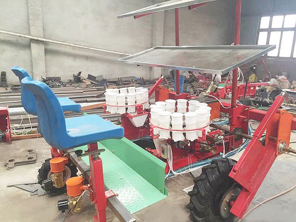 牽引式兩行辣椒移栽機(jī)